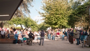 Mitsing-Konzert am Ebertplatz mit Miss Cherrywine