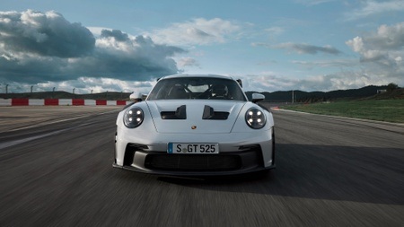 Porsche 911: Evolutionary Design. Revolutionary Technology.