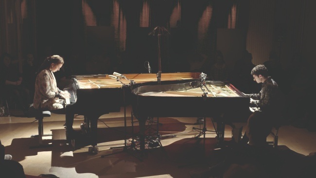 In Schwarz und Weiß – zu 4 Händen an 2 Klavieren: Sophie Raynaud & Jean-Pierre Collot / Kirke Karja & Felix Hauptmann