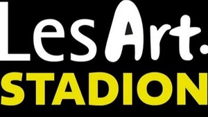 LesArt.Stadion: Kathrin Längert und Torsten Körner in den Kabinen von Borussia Dortmund
