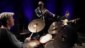 Florian Arbenz Trio - Dialoge voller Spannung & Klang