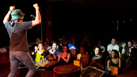 Laughs, Pizza & Shots – English Comedy Night in the Heart of Berlin!