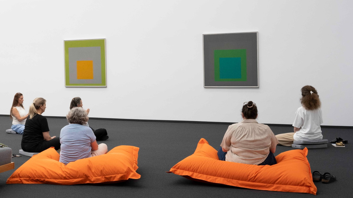 Titelbild der Veranstaltung Kurzmeditation "Eintauchen in Kunst" im Josef Albers Museum