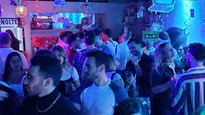 Weiberfastnacht Beach-Party