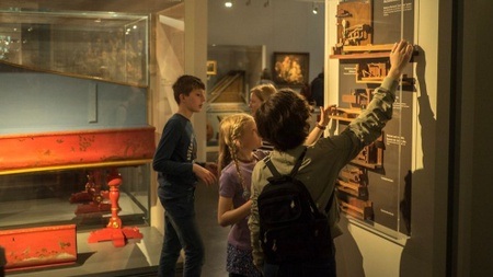 Familienzeit im GRASSI. Öffentliche Führung durch das Musikinstrumentenmuseum