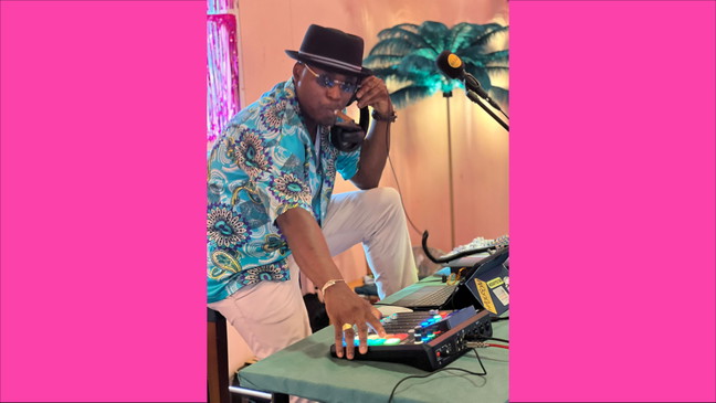 GROOVE NIGHT-FEVER WITH THE RADIOGUY MISTAR. LARRY Migrantpolitan
