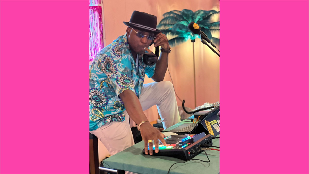 GROOVE NIGHT-FEVER WITH THE RADIOGUY MISTAR. LARRY Migrantpolitan
