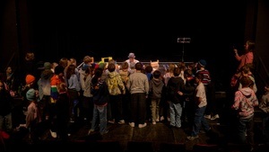 Theater Satt - Erwachsen? Ein Theaterstück für Menschen ab 6 Jahren.