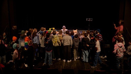 Theater Satt - Erwachsen? Ein Theaterstück für Menschen ab 6 Jahren.