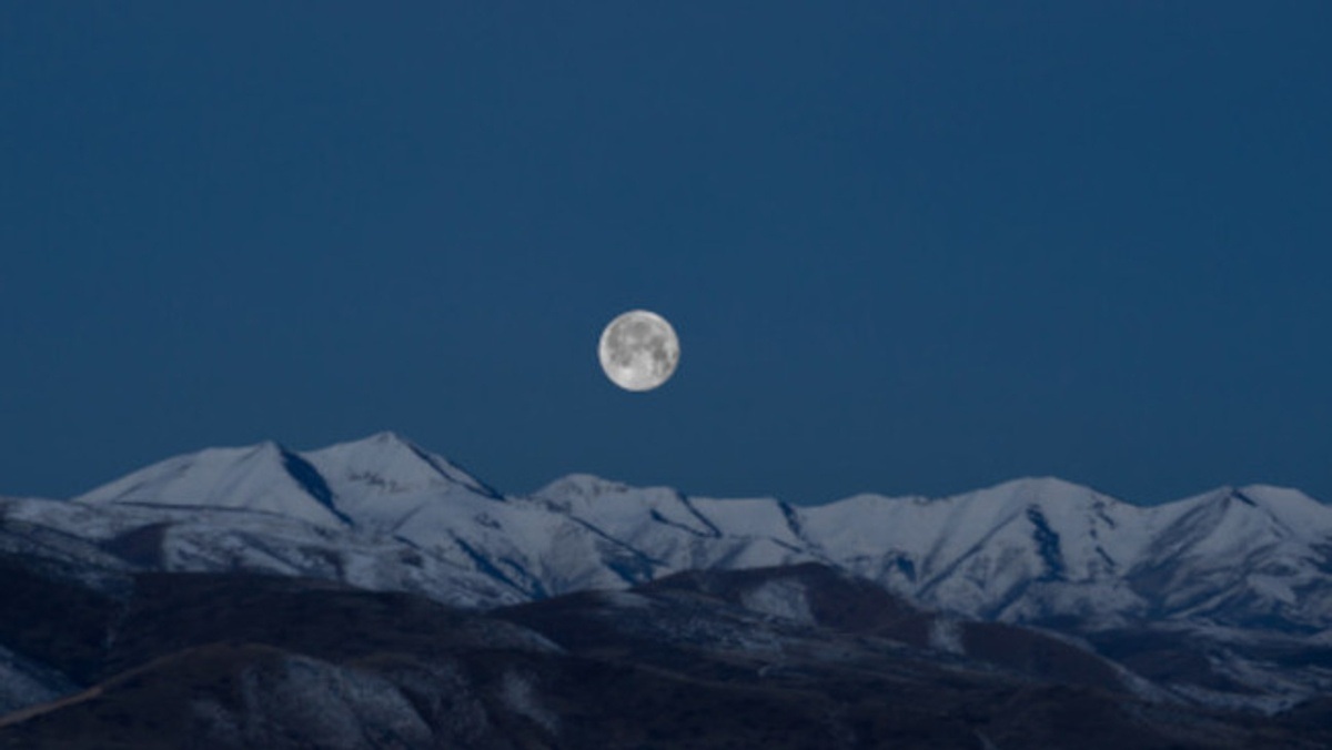 Mond-Süchtig – Dr. Monika Staesche
