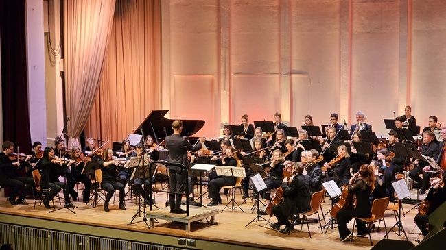 Winterkonzerte SymphonING - Brahms trifft Avantgarde