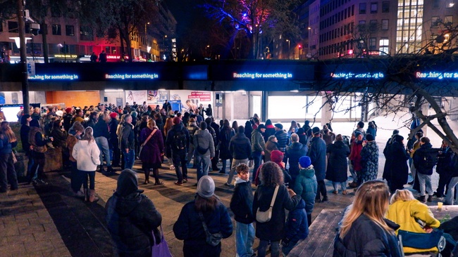 Fries KTV am Ebertplatz: Längster Karaoke Screen der Welt?