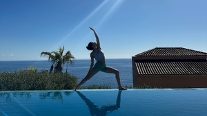 Yoga im Café 🧘🏽‍♀️☕️ für einen guten Zweck!