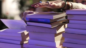 Silent Book Club-Treffen im B-Side Café