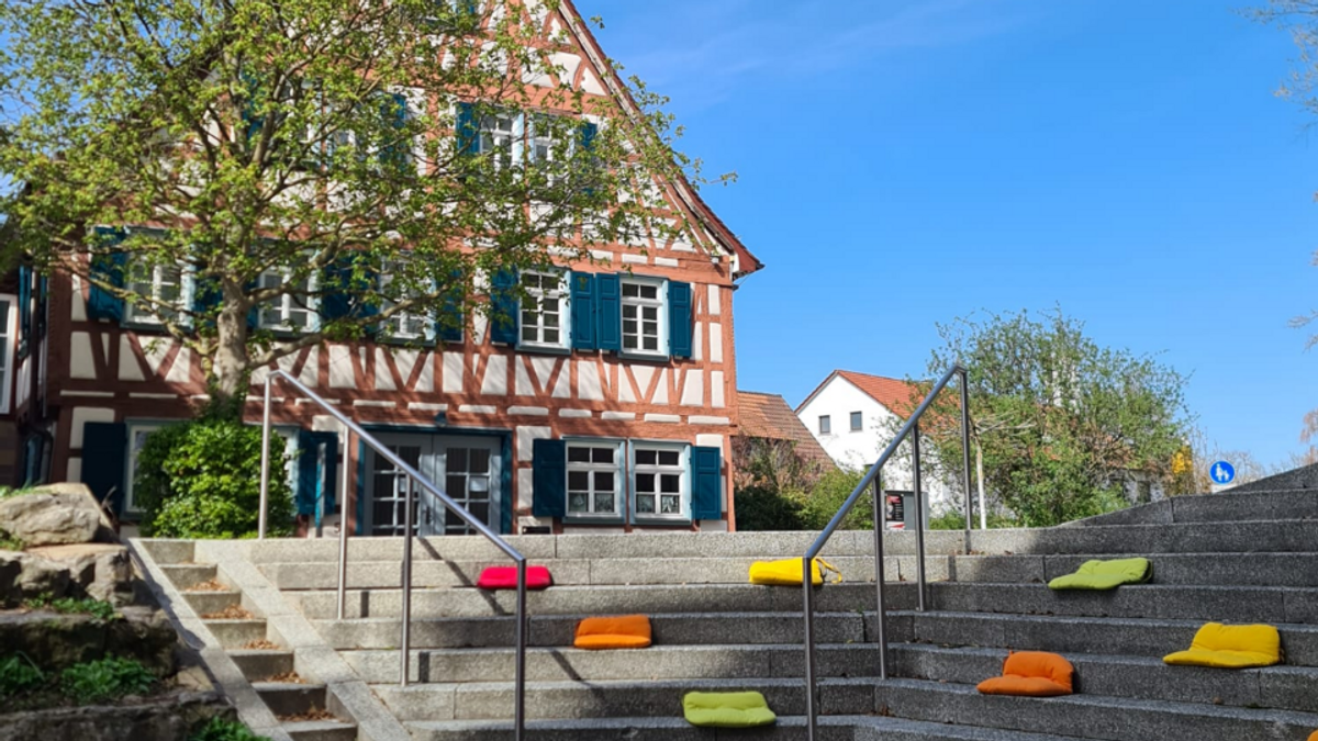 Canapés sur escaliers – Musikalischer Vormittag in Ditzingen vor dem Rathaus