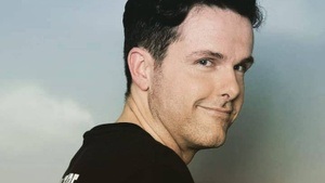 Christian Elias Korber - DUNKELROT Theater Live Performance