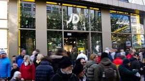 NEUERÖFFNUNG VON JD SPORTS IN DER SCHILDERGASSE