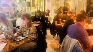 "Schreiben macht glücklich" - Kreatives Schreiben, in den Flow kommen & neue Leute kennen lernen