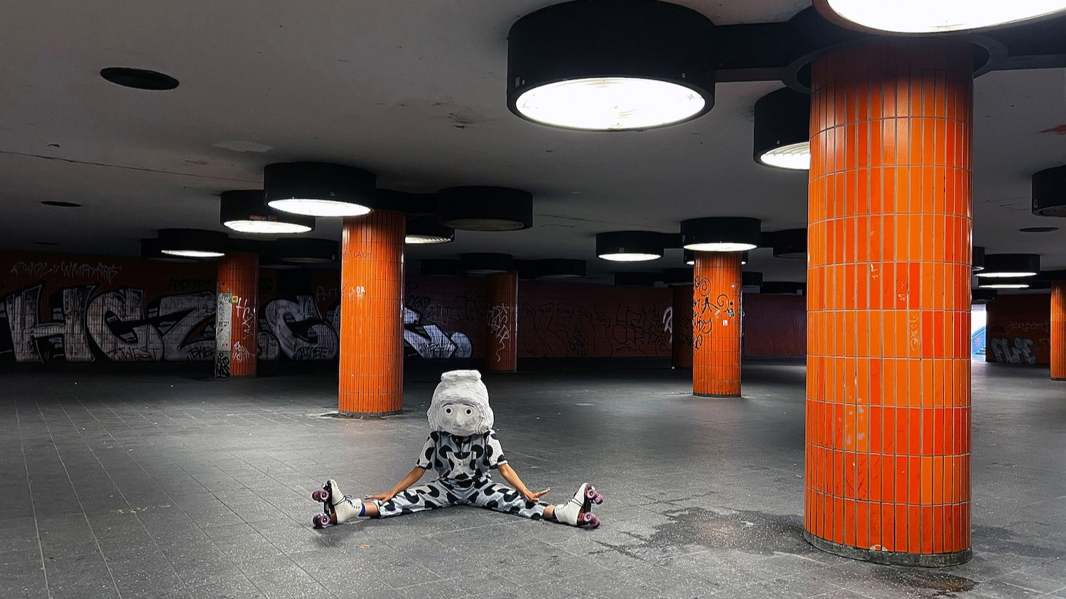 STRICH – FLASH – BOOM. Fotografische Porträts der Berliner Comicszene von Karoline Bofinger