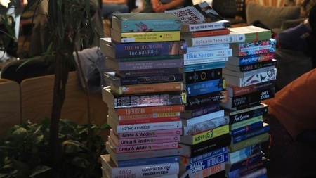 Silent Book Club-Treffen im B-Side Café