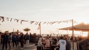 BEACH CLEAN UP