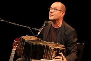 Durch die Tür ins Freie. Literarisches Konzert mit Stephan Krawczyk