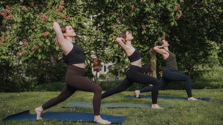 Outdoor Yoga im Stadtgarten