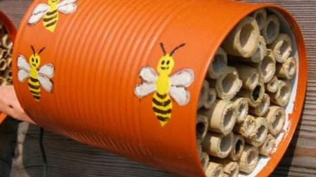 4. Stadtteilfest Freiham: Ein Hotel für unsere Bienen basteln