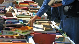 Büchermarkt // Schmökerstoff für gute Zwecke