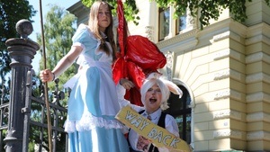 Muschelsalat 2025: MStage TanzART - "Alice - und ihre Schatten"