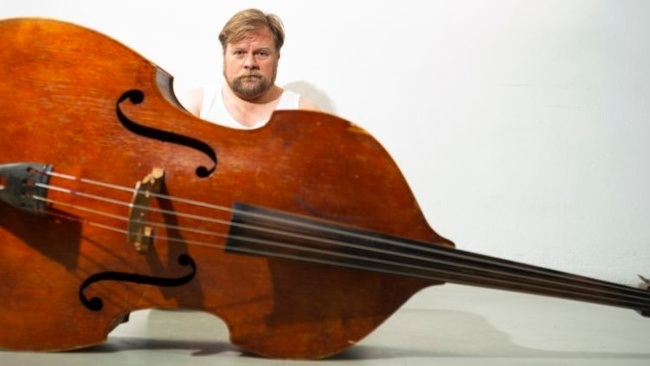DER KONTRABASS