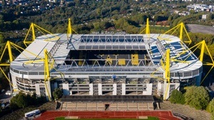 Stadionspaziergang inklusive Foto mit der Trophäe der Klub-WM!
