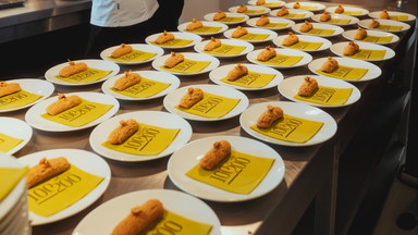 4-Hands-Dinner: 100/200 × Ugly Duckling