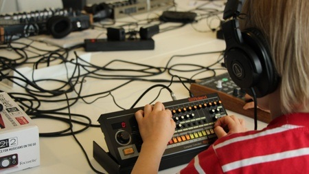 KlangwerkStadt @ ligeti zentrum: Synthesizer Workshop für Kinder