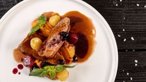 Martinstag mit Martinsgans - Gänseessen in Berlin im Weinlobbyist