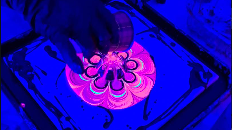Neon-Pouring Workshop