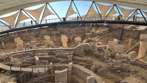 Gebaute Gemeinschaft. Göbeklitepe, Taş Tepeler und das Leben vor 12.000 Jahren