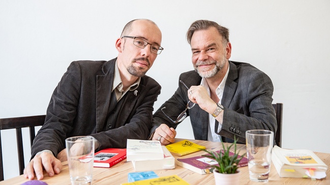 Lesung trifft Impro – da, wo die Bücher wohnen