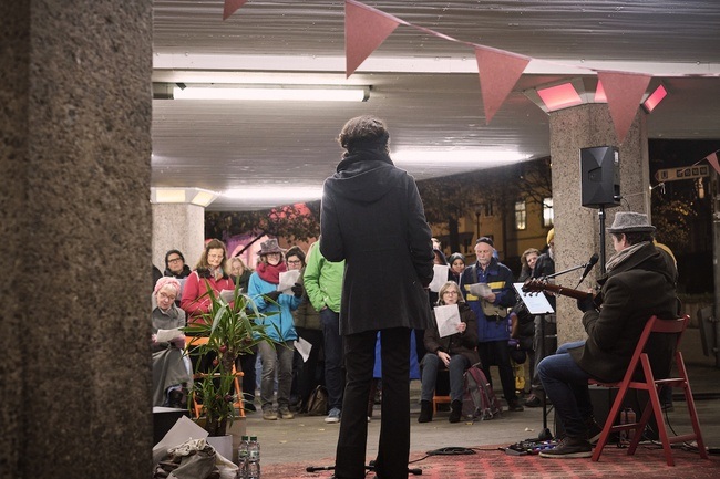 Mitsingzentrale: Lieblingslieder singen am Ebertplatz