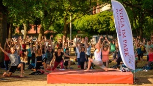 Yoga im Alaunpark