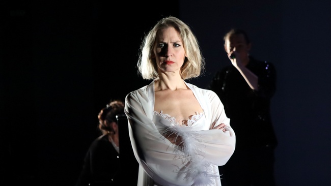 DER TEUFEL UND DIE DIVA