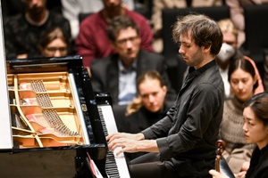 Pianist Alexandre Kantorow spielt Rachmaninow