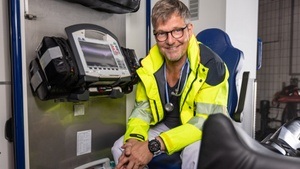 Dr. Lüder Warnken - Scheiße, ein Notfall - Medizinische Stand-up Comedy