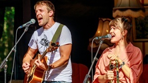 Elena Seeger und Aaron Deschler: Singer-Songwriter-Pop mit Blasinstrumenten