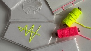Sticke deine eigenen Weihnachts- Postkarten und Notizhefte