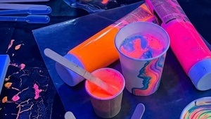 Neon-Pouring Workshop