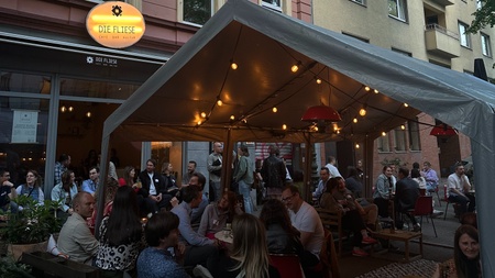 Date & Yap – Cozy Dating in der Fliese