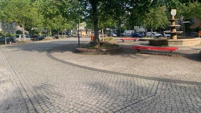 Familientrödel mit Hausrat auf dem Ludwig-Beck-Platz