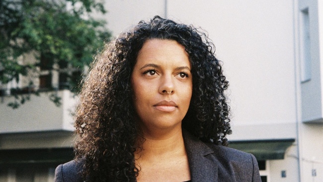 Alice Hasters liest „Anti Opfer“