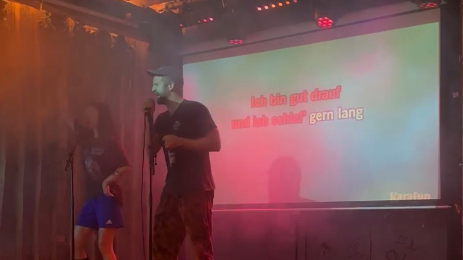 KARAOKE